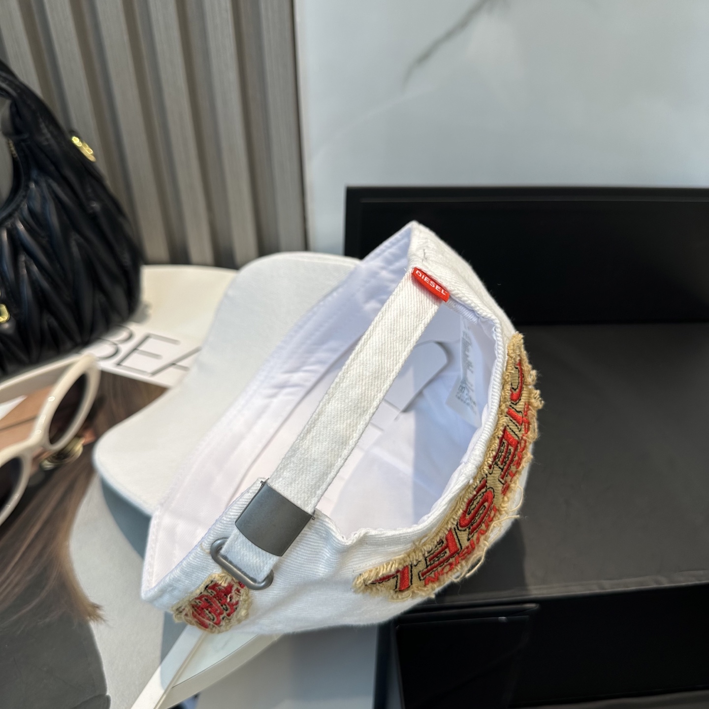  Diesel 迪赛 棒球帽🧢 。棒球帽🧢，出街必备超好搭配，高品质 内标齐全，赶紧入手！