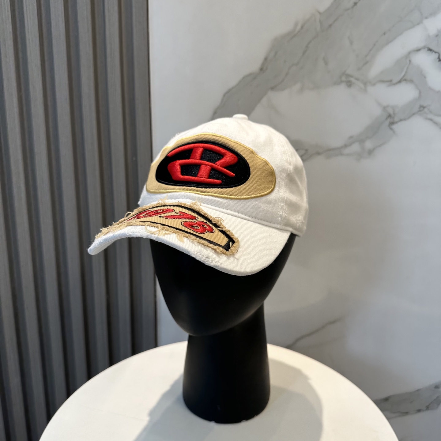  Diesel 迪赛 棒球帽🧢 。棒球帽🧢，出街必备超好搭配，高品质 内标齐全，赶紧入手！