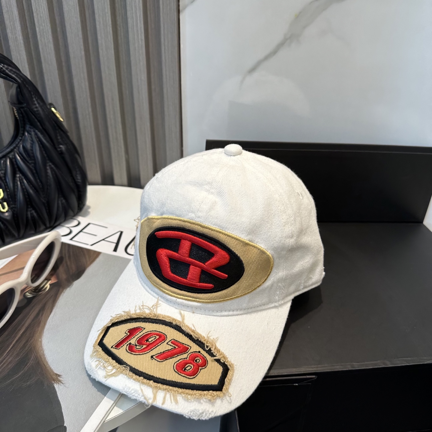  Diesel 迪赛 棒球帽🧢 。棒球帽🧢，出街必备超好搭配，高品质 内标齐全，赶紧入手！