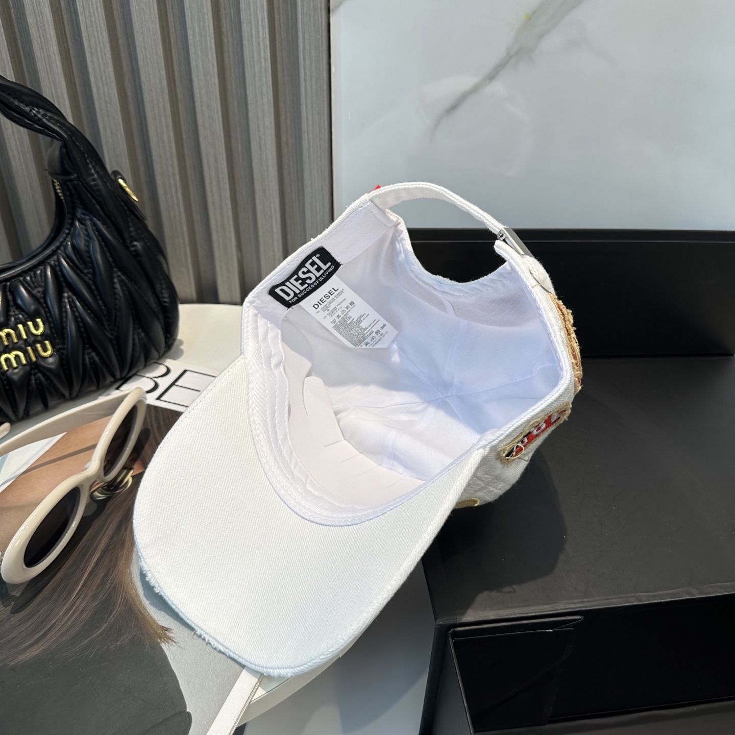  Diesel 迪赛 棒球帽🧢 。棒球帽🧢，出街必备超好搭配，高品质 内标齐全，赶紧入手！