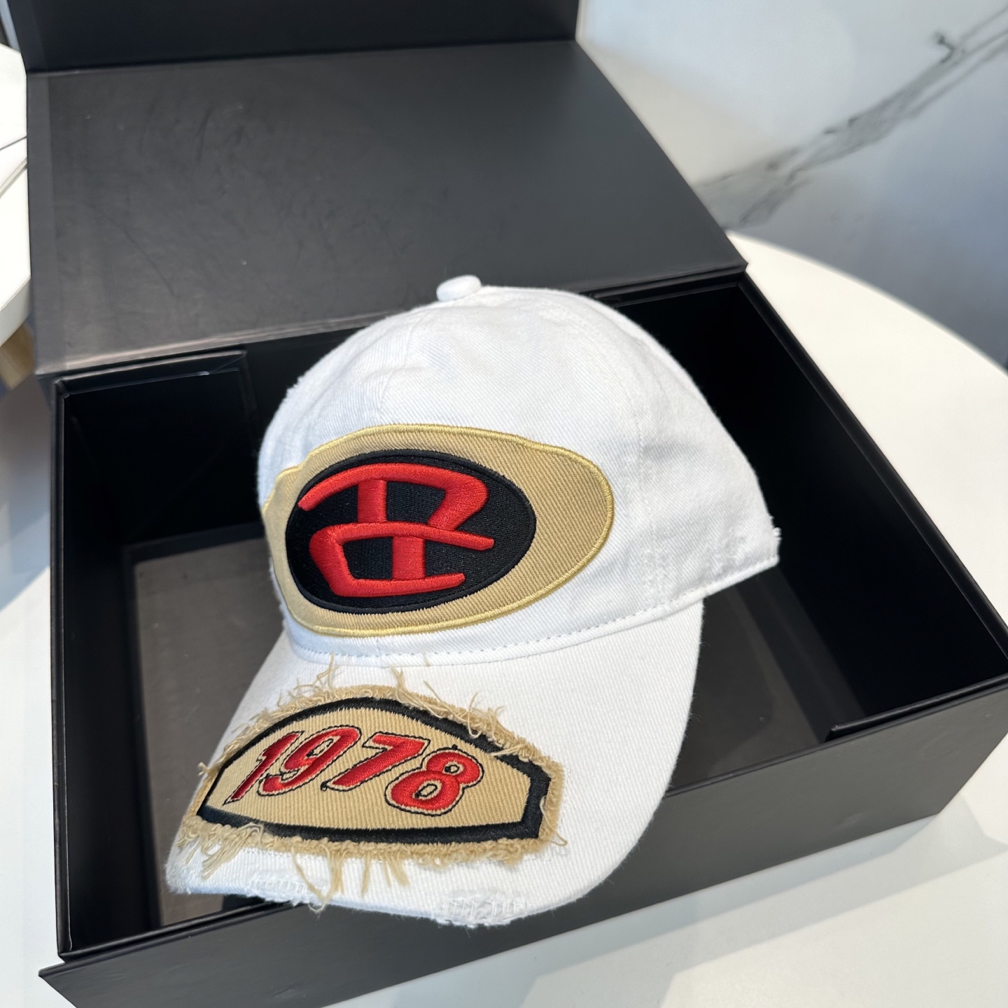  Diesel 迪赛 棒球帽🧢 。棒球帽🧢，出街必备超好搭配，高品质 内标齐全，赶紧入手！
