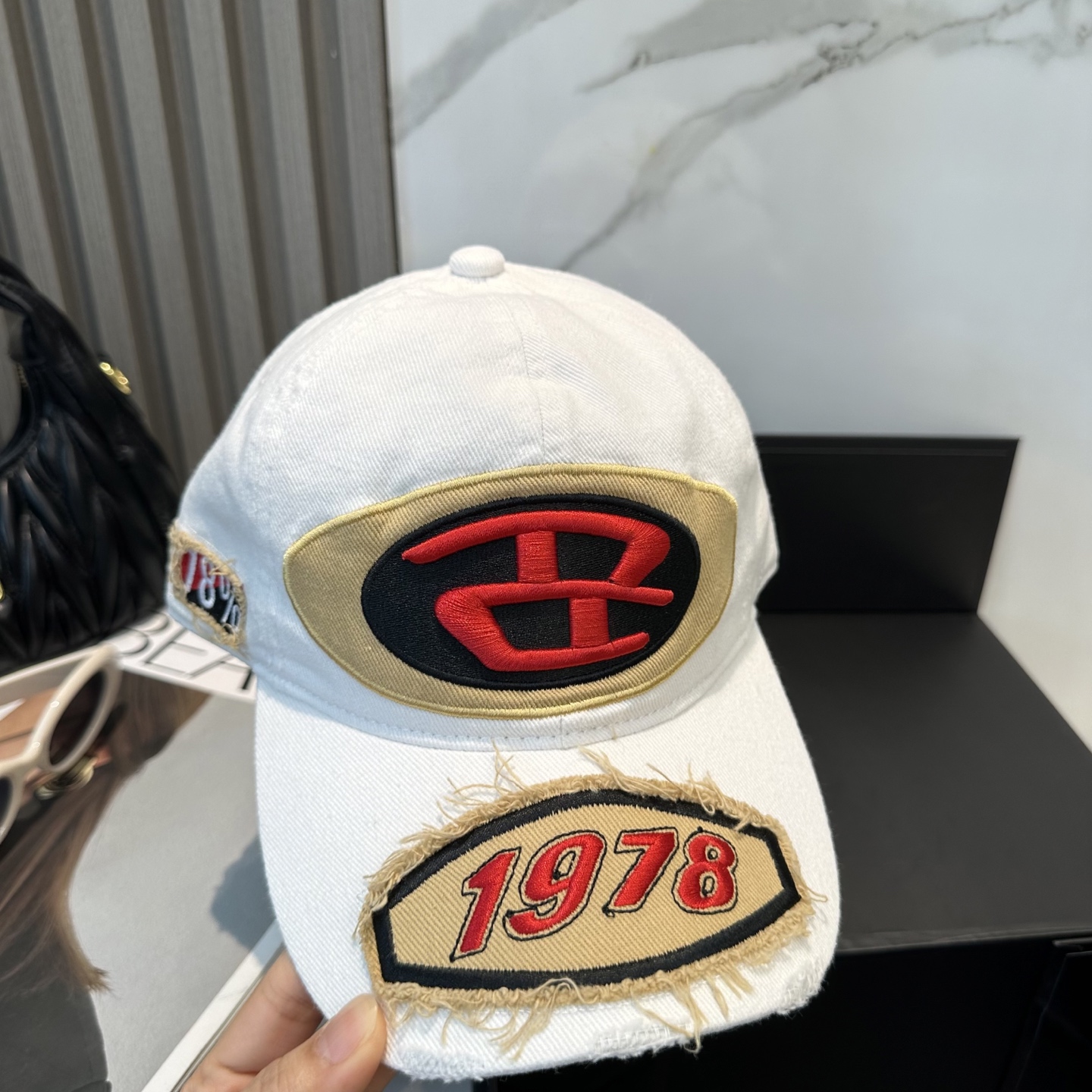  Diesel 迪赛 棒球帽🧢 。棒球帽🧢，出街必备超好搭配，高品质 内标齐全，赶紧入手！