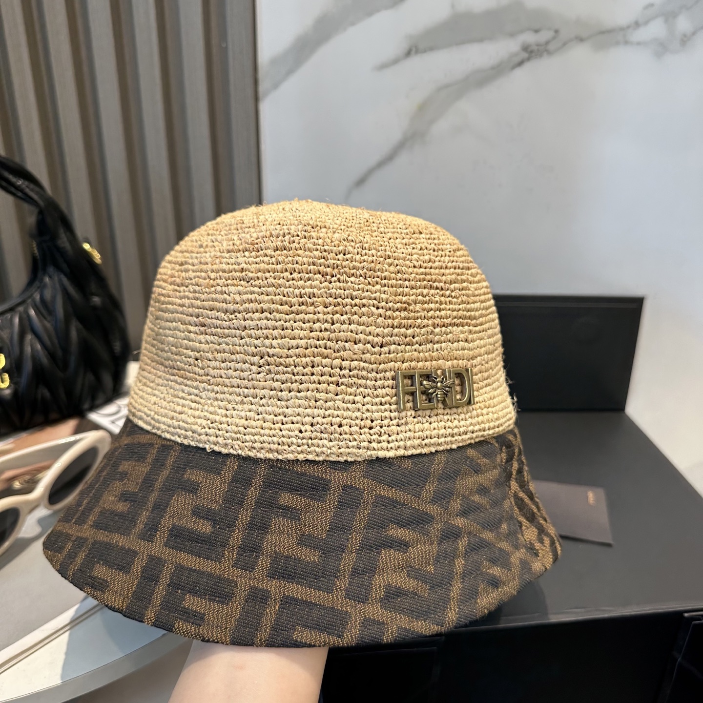 [Fendi Hats]FENDI high-quality Lafite color matching basin hat is simple, sole