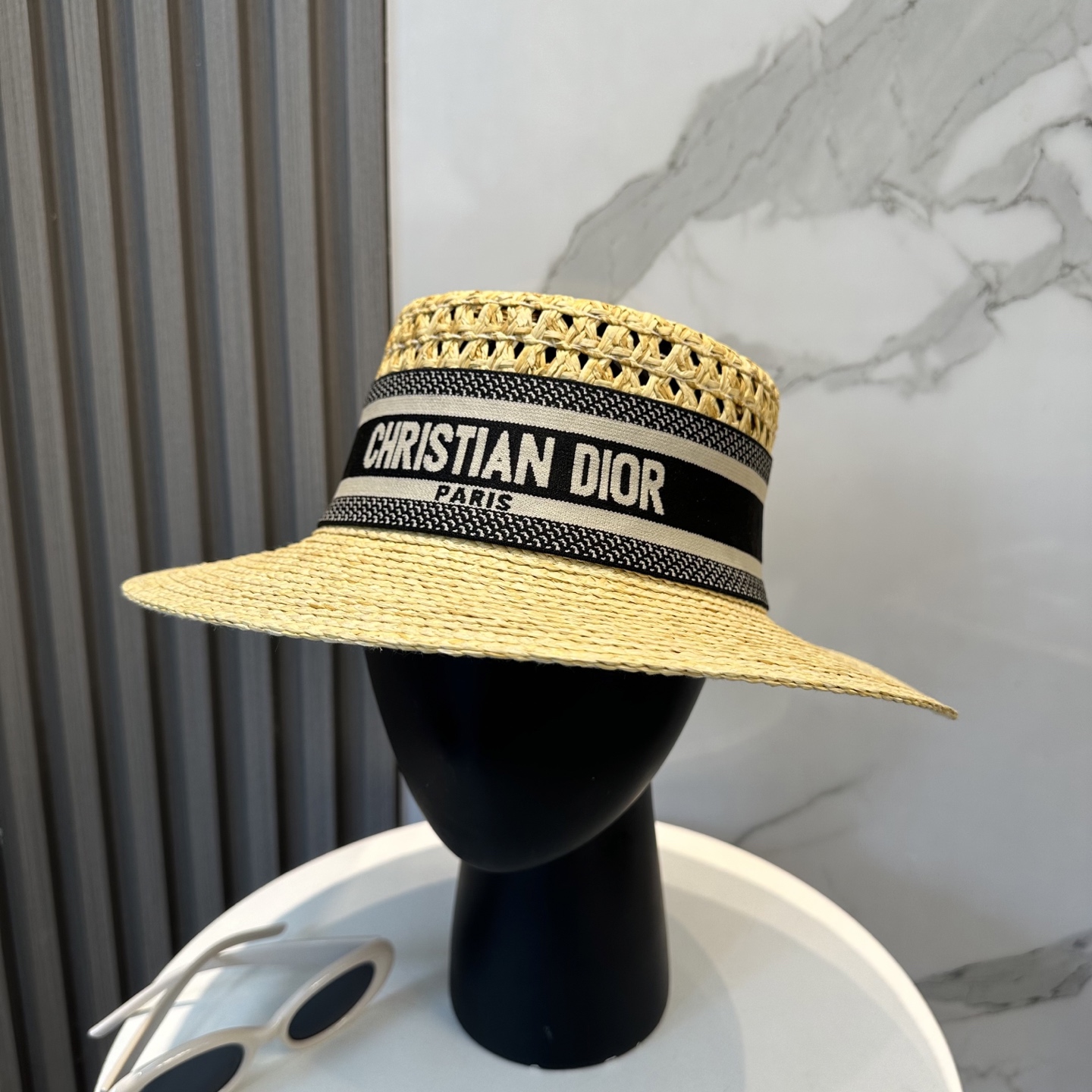 NO:360944,Dior 2025 new straw hat, high-end customization, socialite style, details are on, summer sun protection and UV protection, travel must be done, versatile and beautiful hat, straw hat, fisherman hat, baseball hat, hat, dior, dior, espadrilles, hats迪奥 Dior2025新款草帽,高级定制,名媛风,细节待上,夏季防晒防紫外线,出行必备,百搭好看帽子草帽渔夫帽棒球帽,帽子,dior,dior,espadrilles,hats,hat