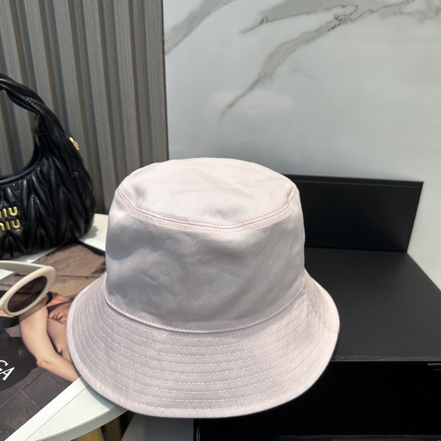 
Chanel（香奈儿）专柜新款双面刺绣渔夫帽 11开模订制，立体刺绣，精致无暇！100%纯棉面料，原厂