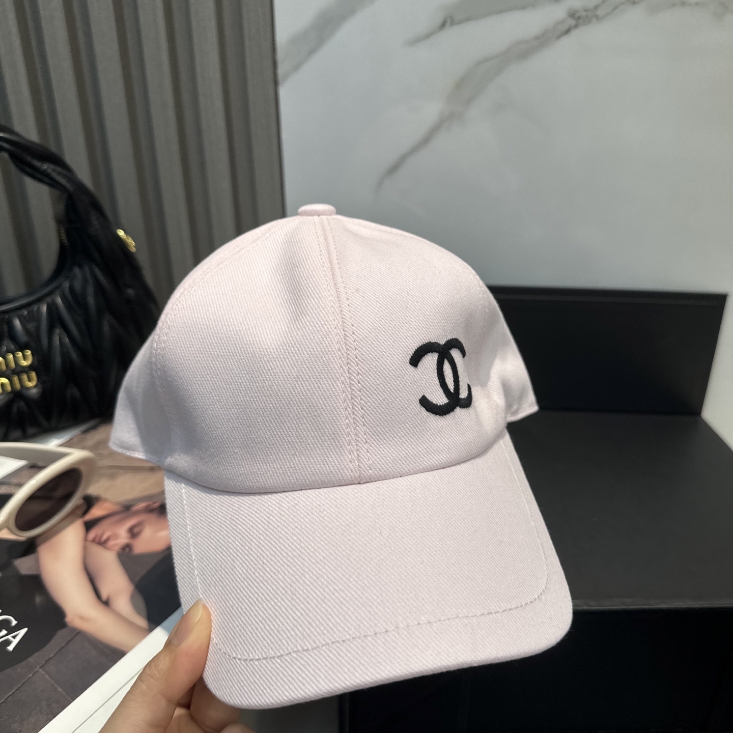 
Chanel（香奈儿）专柜新款双面刺绣棒球帽🧢11开模订制，立体刺绣，精致无暇！100%纯棉面料，原厂