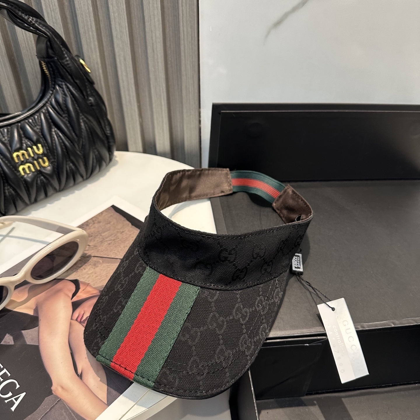 Gucci(古奇)最新原单宽版织带空顶帽。专柜11开模订制,最高版本,原版帆布料,轻盈透气!实物拍摄,