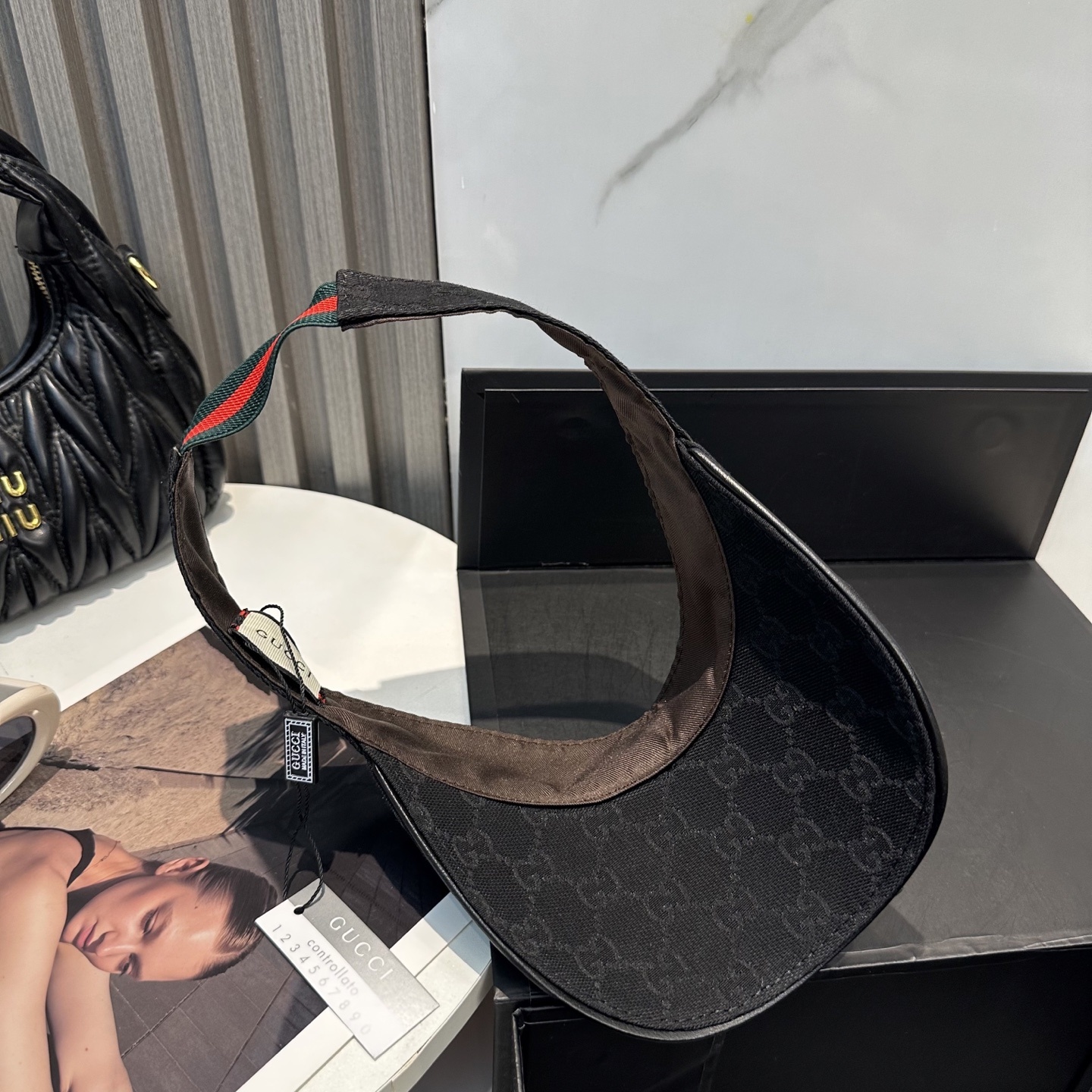 Gucci(古奇)最新原单宽版织带空顶帽。专柜11开模订制,最高版本,原版帆布料,轻盈透气!实物拍摄,