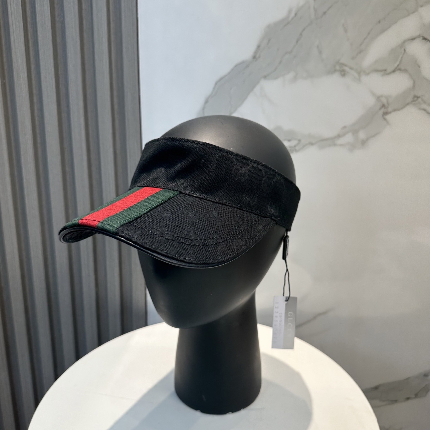 Gucci(古奇)最新原单宽版织带空顶帽。专柜11开模订制,最高版本,原版帆布料,轻盈透气!实物拍摄,