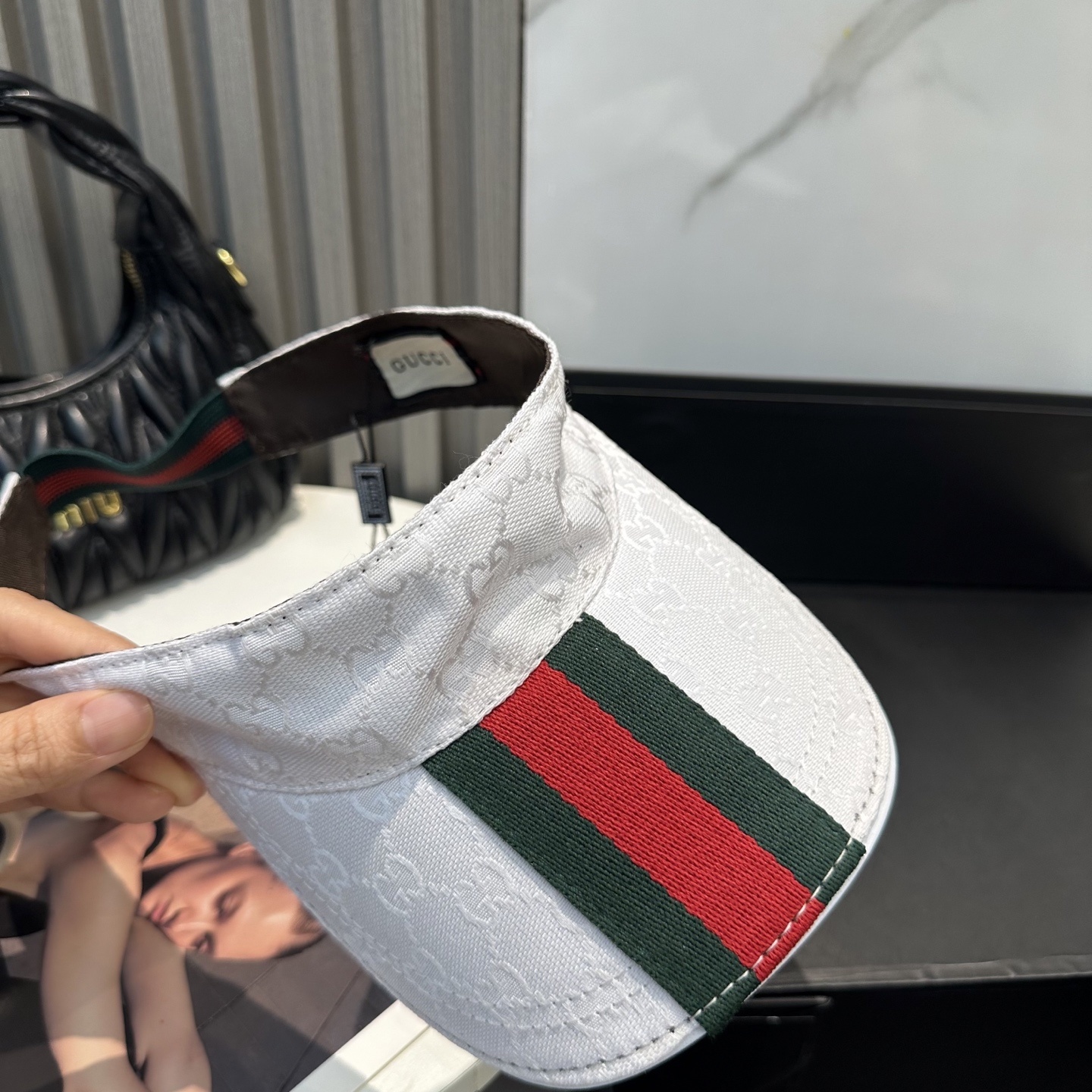 Gucci(古奇)最新原单宽版织带空顶帽。专柜11开模订制,最高版本,原版帆布料,轻盈透气!实物拍摄,