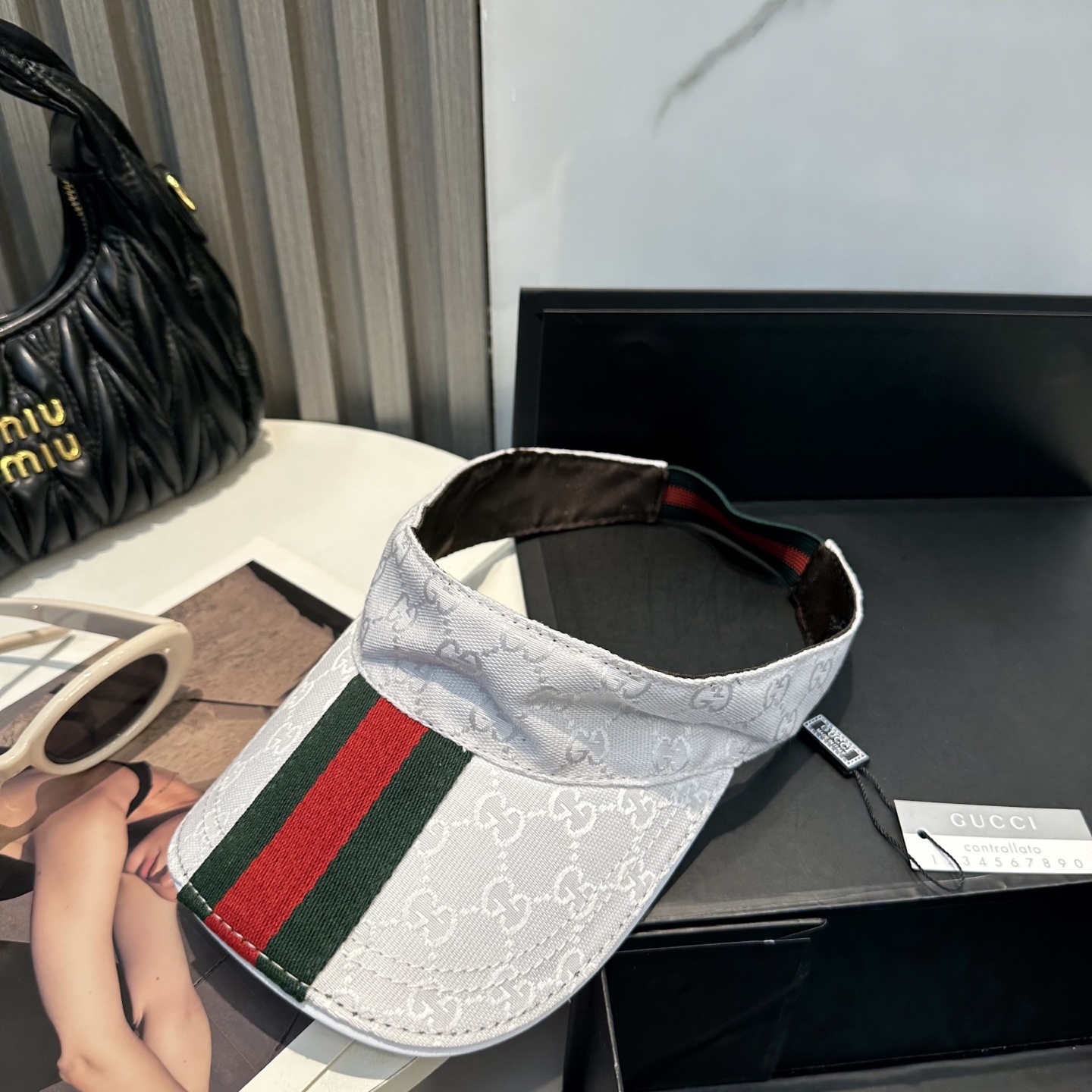 Gucci(古奇)最新原单宽版织带空顶帽。专柜11开模订制,最高版本,原版帆布料,轻盈透气!实物拍摄,