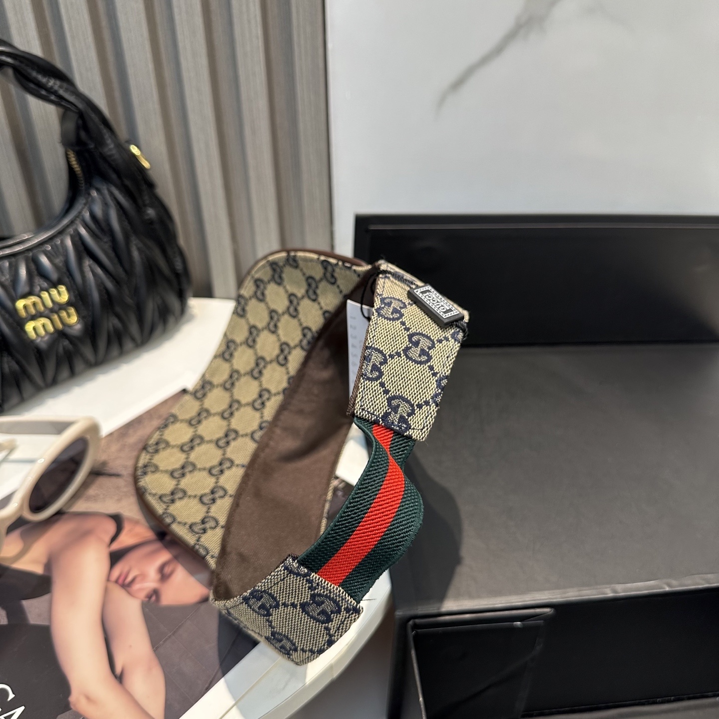 Gucci(古奇)最新原单宽版织带空顶帽。专柜11开模订制,最高版本,原版帆布料,轻盈透气!实物拍摄,