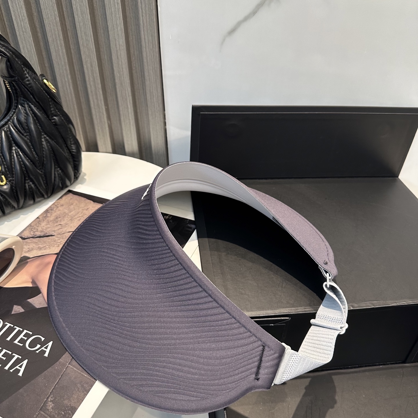 赛琳~新款无痕空顶帽
防晒是女生这辈子的必修课,这大帽檐防晒无敌了,还是无痕的戴一天都不会有累赘感!