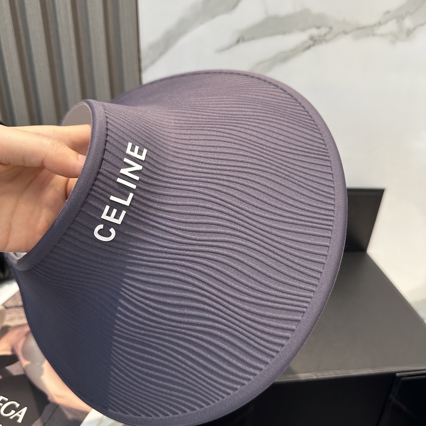 赛琳~新款无痕空顶帽
防晒是女生这辈子的必修课,这大帽檐防晒无敌了,还是无痕的戴一天都不会有累赘感!