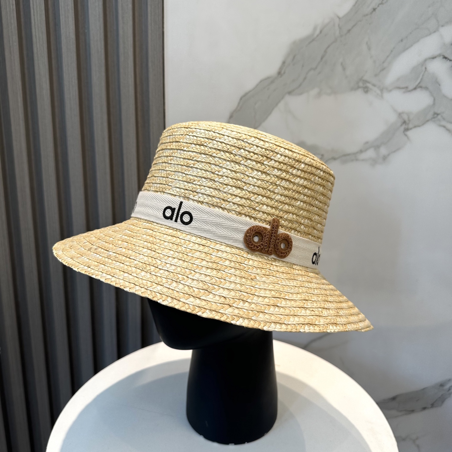 NO:541593,aIo new straw hat, high-end customization, celebrity style, details are on, summer sun protection and UV protection, travel must be done, versatile and beautiful hat, fisherman hat, baseball hat, knit hat, hat, espadrilles, hats19860909aIo 新款草帽,高级定制,名媛风,细节待上,夏季防晒防紫外线,出行必备,百搭好看帽子渔夫帽棒球帽针织帽,帽子,espadrilles,hats,hat
