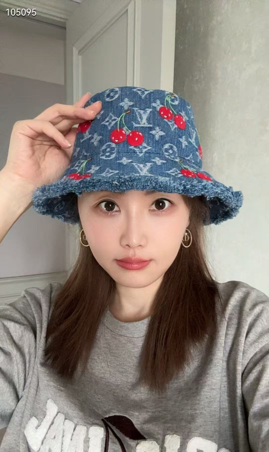 
lv 路易威登很火的一款渔夫帽
简约大气 高逼格好物～格调有个性
LOGO  四季款 轻盈透气！质量超