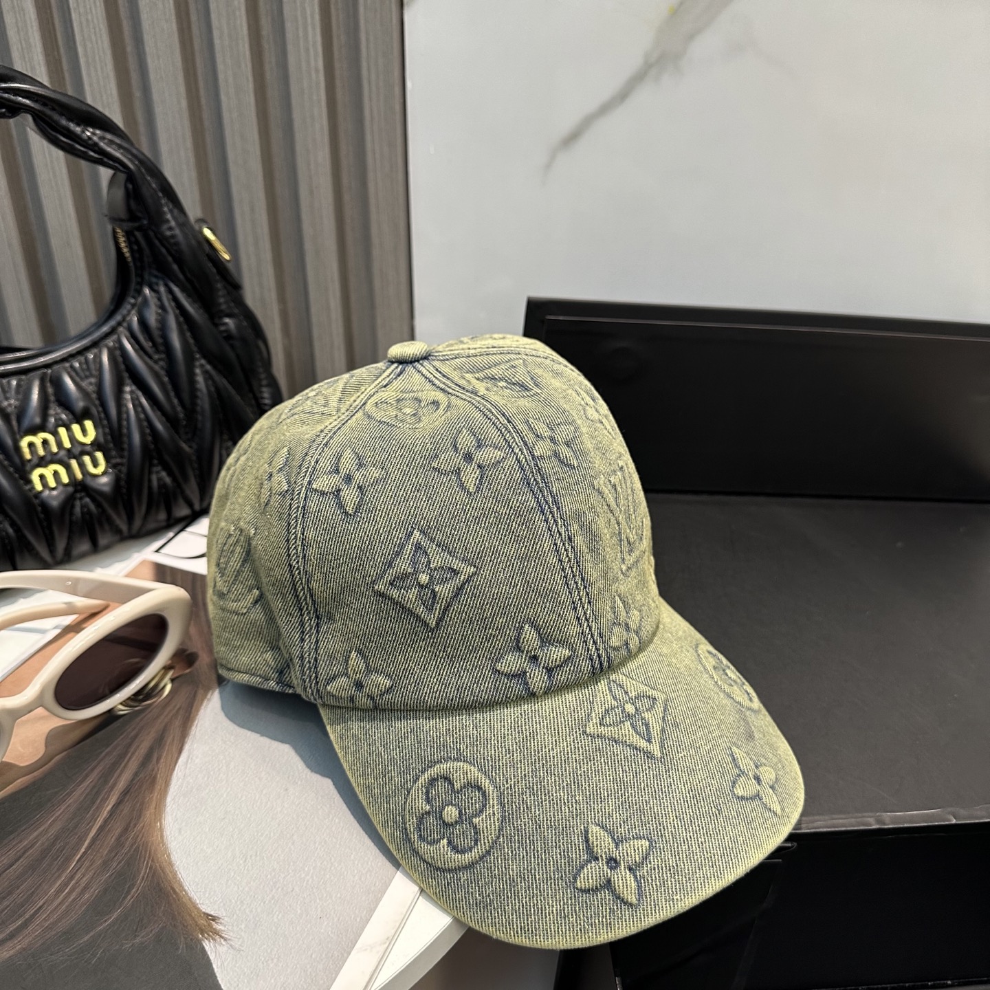 P103 LV路易威登官网同步高版本 新款牛仔棒球帽🧢
火爆技术升级，洗水牛仔风街头风十足
更符合现在时尚小哥哥小姐姐的style，机场街拍超飒！