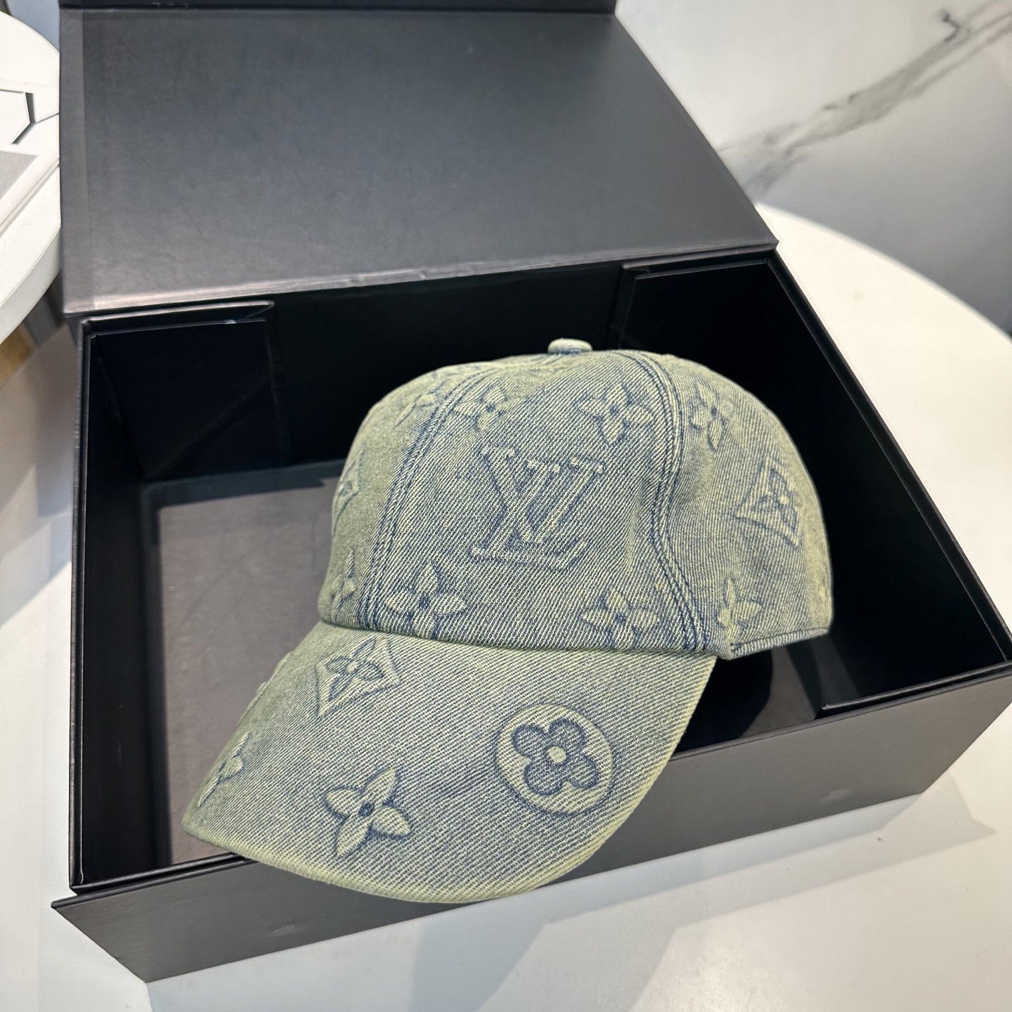 P103 LV路易威登官网同步高版本 新款牛仔棒球帽🧢
火爆技术升级，洗水牛仔风街头风十足
更符合现在时尚小哥哥小姐姐的style，机场街拍超飒！