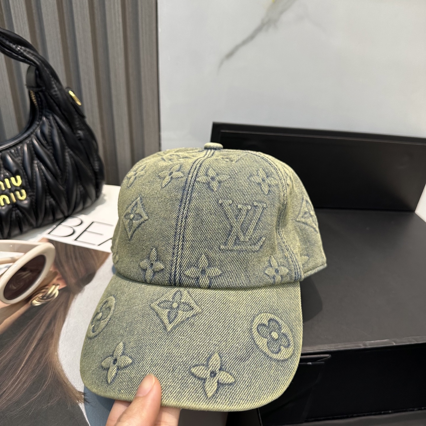 P103 LV路易威登官网同步高版本 新款牛仔棒球帽🧢
火爆技术升级，洗水牛仔风街头风十足
更符合现在时尚小哥哥小姐姐的style，机场街拍超飒！