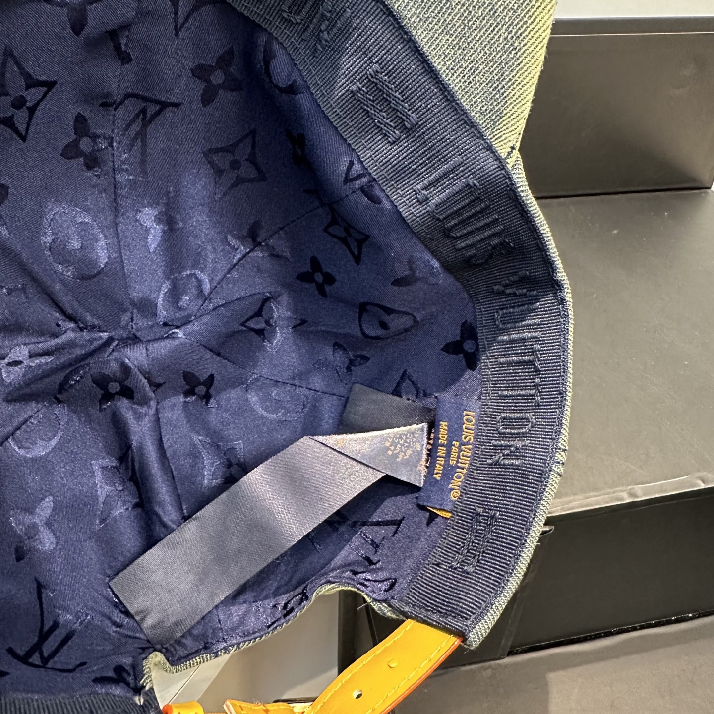 P103 LV路易威登官网同步高版本 新款牛仔棒球帽🧢
火爆技术升级，洗水牛仔风街头风十足
更符合现在时尚小哥哥小姐姐的style，机场街拍超飒！