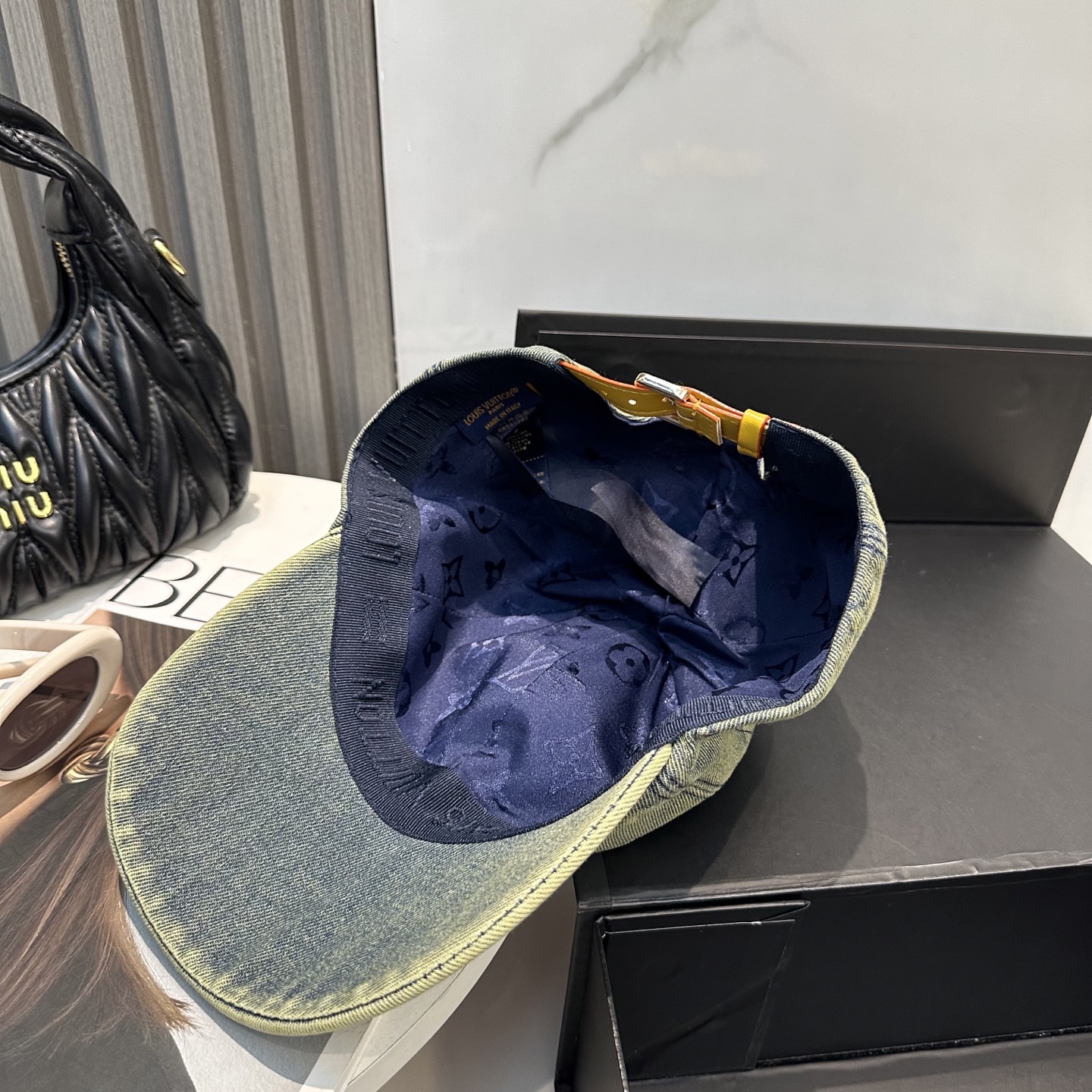 P103 LV路易威登官网同步高版本 新款牛仔棒球帽🧢
火爆技术升级，洗水牛仔风街头风十足
更符合现在时尚小哥哥小姐姐的style，机场街拍超飒！