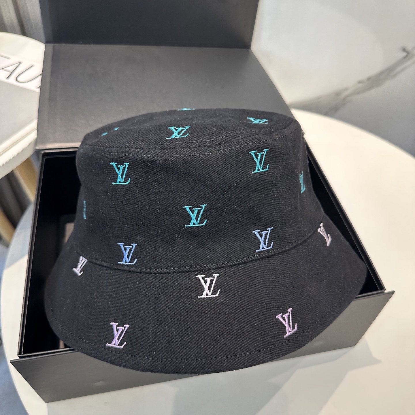 路易威登 LouisVuitton双面刺绣渔夫帽😍新款重工打造♥️高端大气,百搭款🤗男女通用!