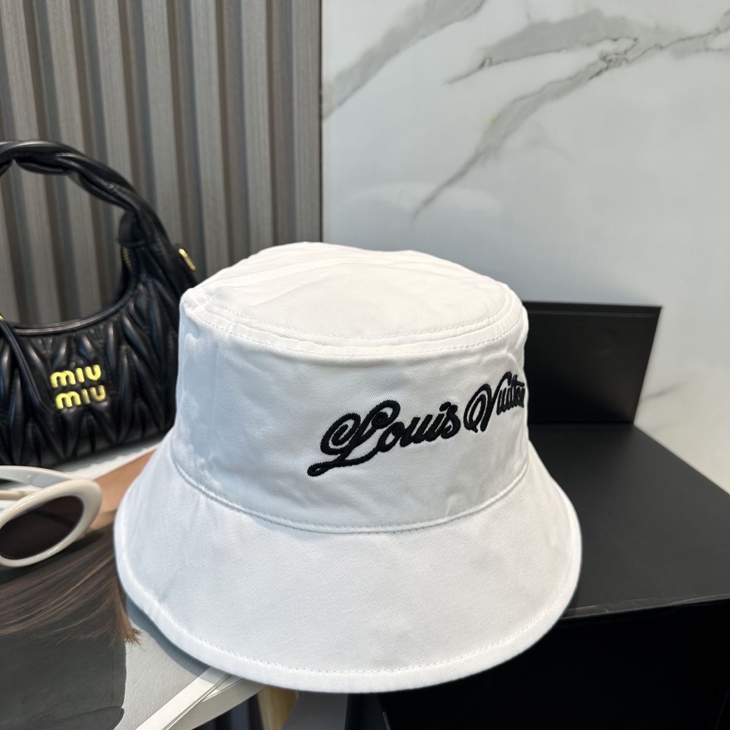  路易威登 LouisVuitton双面刺绣渔夫帽😍新款重工打造♥️高端大气，百搭款🤗男女通用！