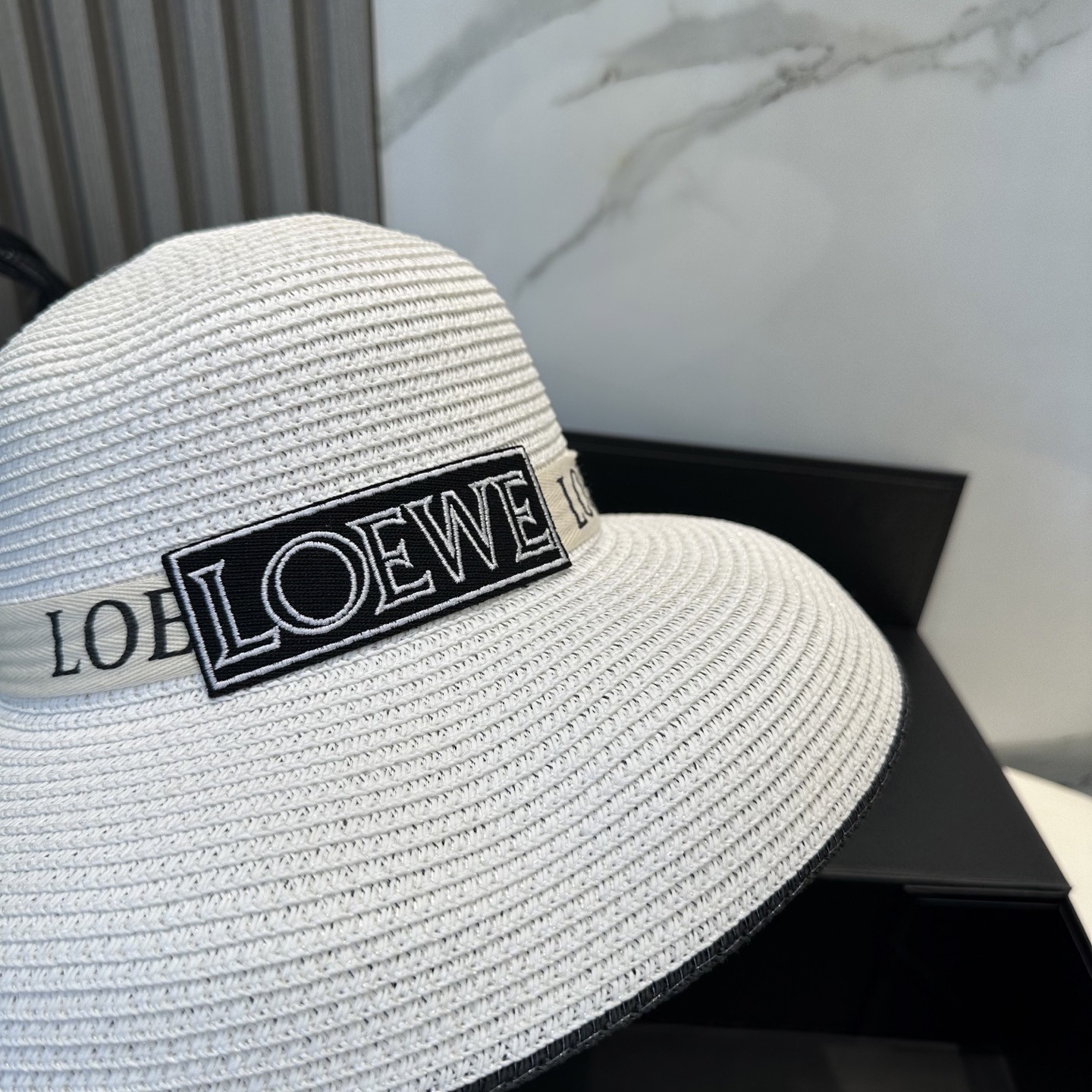  💛配防尘袋  LOEWE罗意威】2025新款草编大牌织带编织草帽，度假休闲必备，优雅大方的一款
