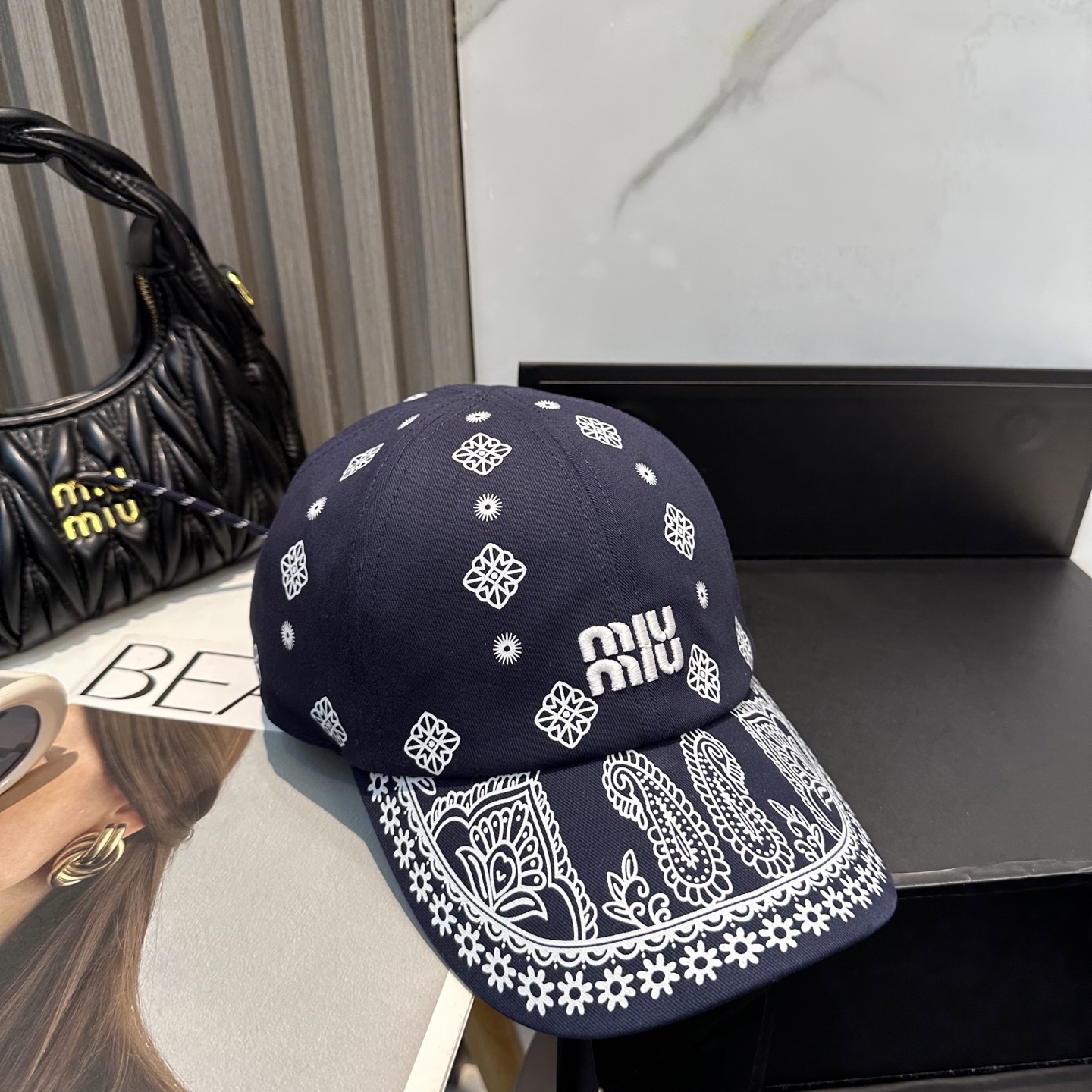  💛配防尘袋【MIUM缪缪】2025新款度假风大沿渔夫帽，🔆百搭日常款～出街必备