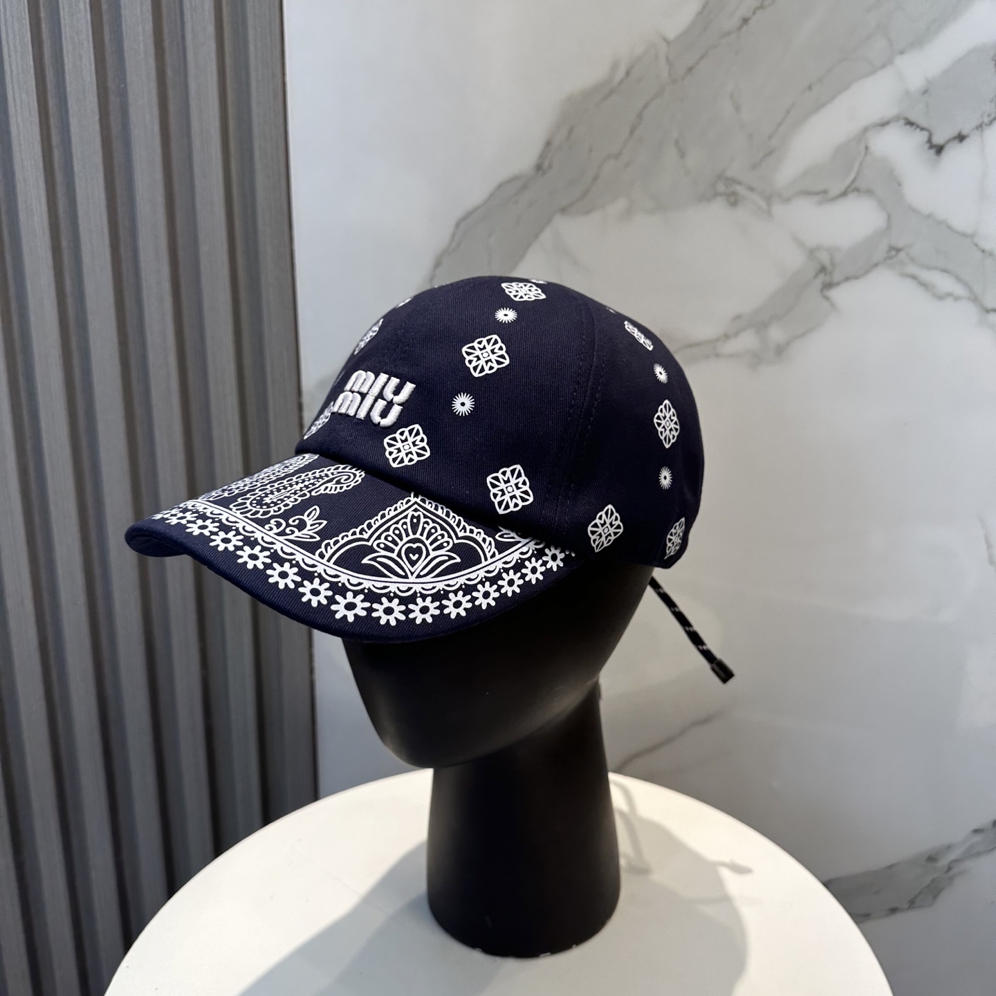  💛配防尘袋【MIUM缪缪】2025新款度假风大沿渔夫帽，🔆百搭日常款～出街必备