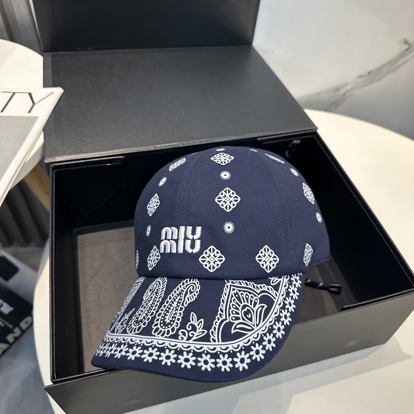  💛配防尘袋【MIUM缪缪】2025新款度假风大沿渔夫帽，🔆百搭日常款～出街必备