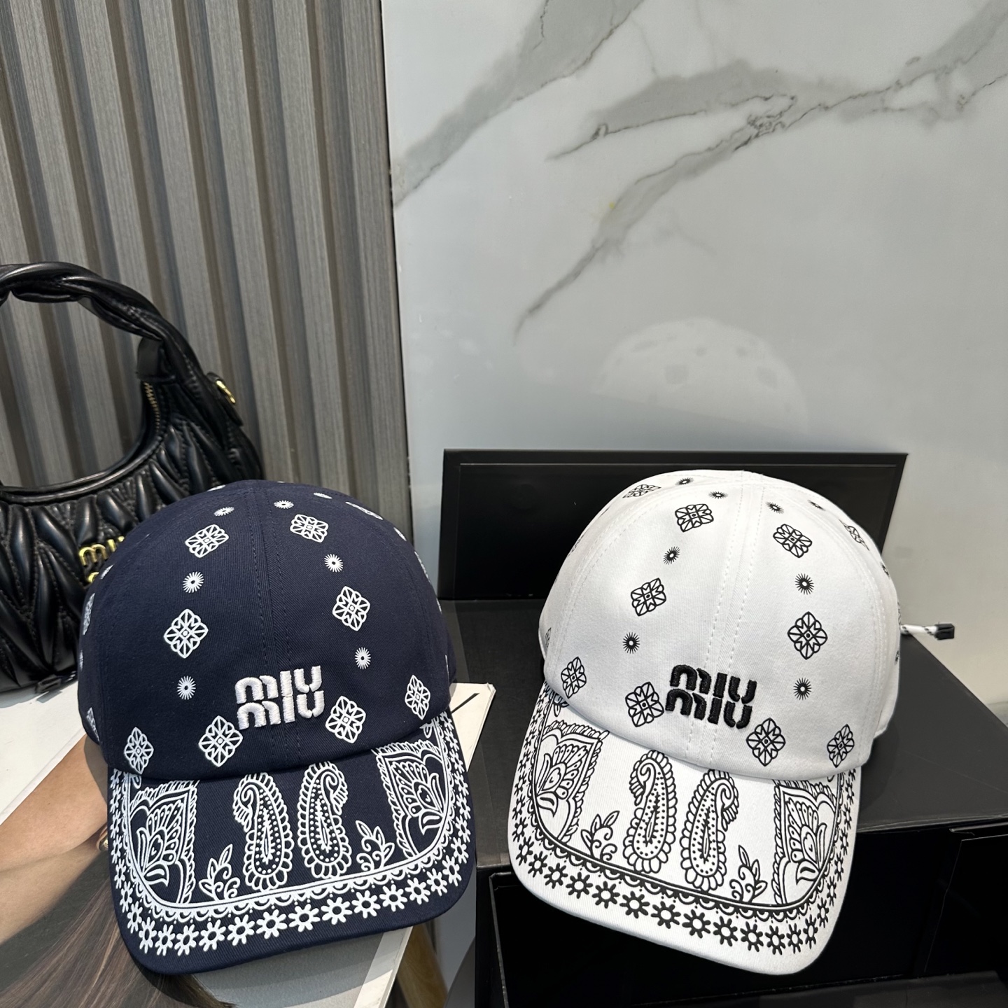  💛配防尘袋【MIUM缪缪】2025新款度假风大沿渔夫帽，🔆百搭日常款～出街必备