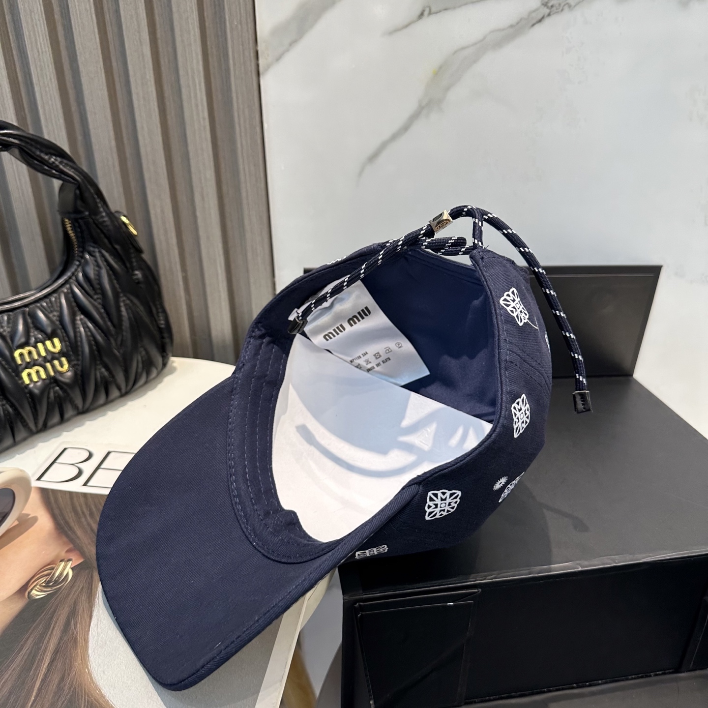  💛配防尘袋【MIUM缪缪】2025新款度假风大沿渔夫帽，🔆百搭日常款～出街必备