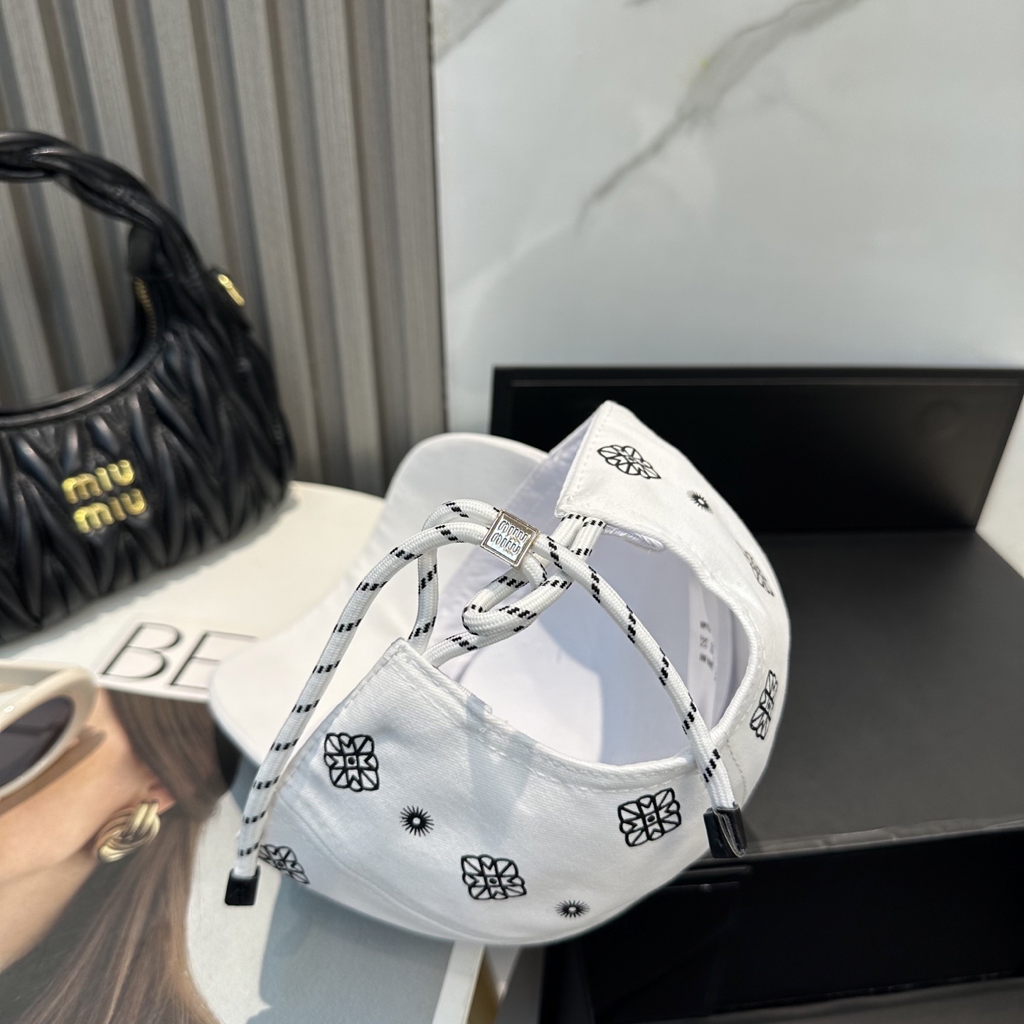 💛配防尘袋【MIUM缪缪】2025新款度假风大沿渔夫帽,🔆百搭日常款~出街必备