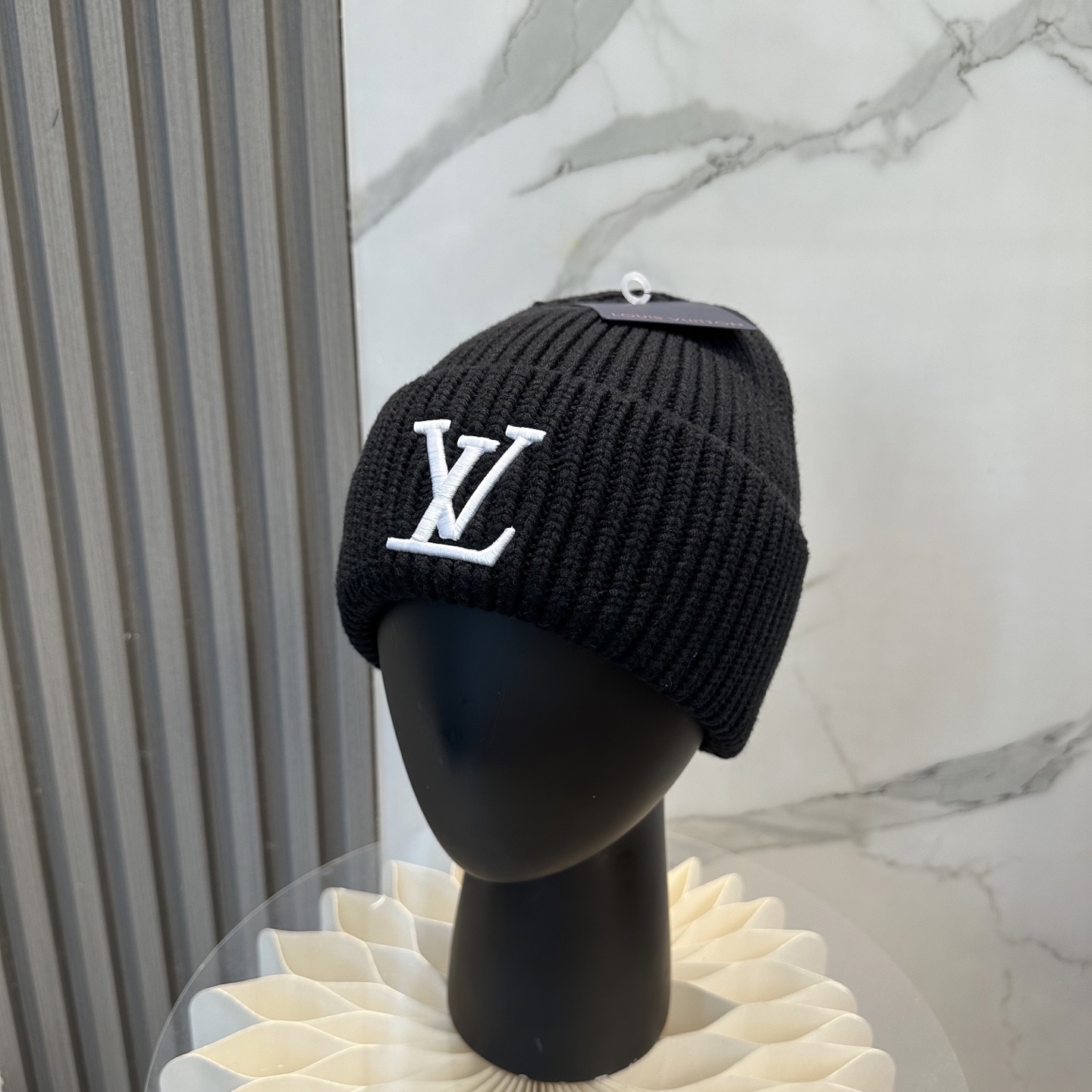 NO:553191,Lv official website knitted hat is very versatile and unisex. Dear friends, you can see the details. The workmanship is neat. It is breathable and comfortable. It is made of imported wool material!  A must-have for fashionistas!  Hats bucket hat, baseball cap, knitted hat, hat, louis vuitton, espadrilles, hats19860909Lv官网针织帽 非常百搭 男女通用 亲们可以看细节,车工整齐 透气舒适,采用进口毛线料！潮人必备！帽子渔夫帽棒球帽针织帽,帽子,louis vuitton,espadrilles,hats,hat