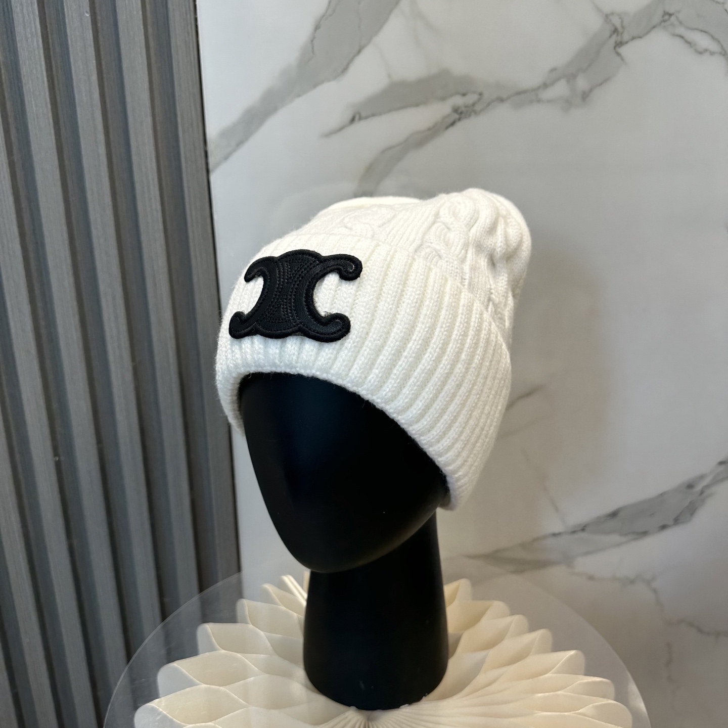 NO:604715,Celine classic knitted hat!  Xiaohongshu’s hottest selling item!  Dress well!  The same style for men and women, thicker and warmer, fashionable and popular with first-class texture, the best brand to keep warm in autumn and winter, order now, popular style hats, fisherman hats, baseball caps, knitted hats, hats, celine, espadrilles, hats19860909赛琳经典款针织帽！小红书热卖爆款！穿搭神气！男女同款,加厚更保暖,时尚流行质感一流,秋冬保暖最佳名品,赶紧订购哦,跑量款帽子渔夫帽棒球帽针织帽,帽子,celine,espadrilles,hats,hat