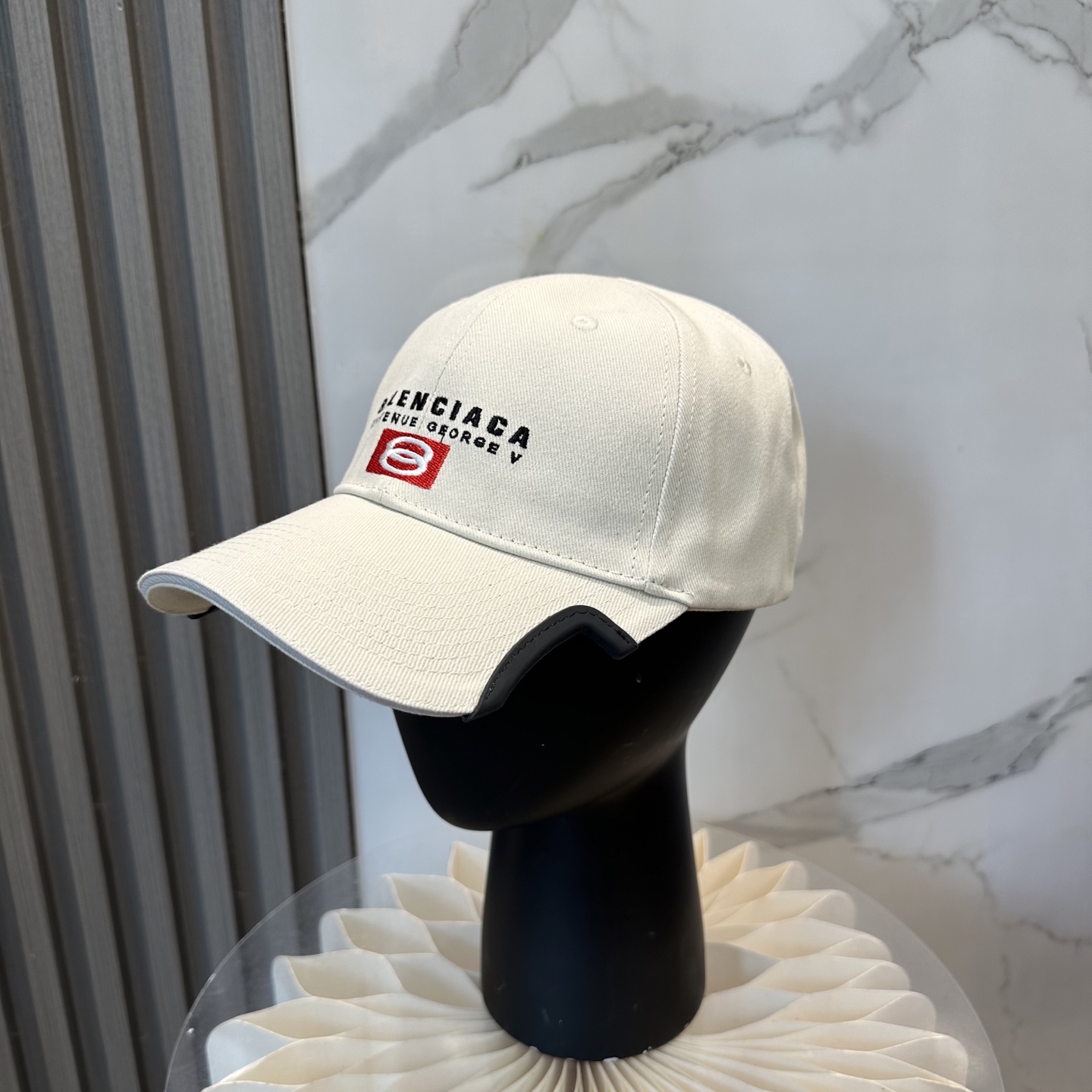 NO:580294,BALENCIAGA's new logo baseball cap, cool colors, different styles for men and women, the first batch will be shipped first!  A must-buy for Paris fans!  Hats bucket hat, baseball cap, knitted hat, hat, balenciaga, balenciaga, espadrilles, hats19860909BALENCIAGA巴黎世家新款logo棒球帽,很酷的色系,男女佩戴都有不同style,第一批抢先出货！巴黎粉必入款！帽子渔夫帽棒球帽针织帽,帽子,balenciaga,balenciaga,espadrilles,hats,hat