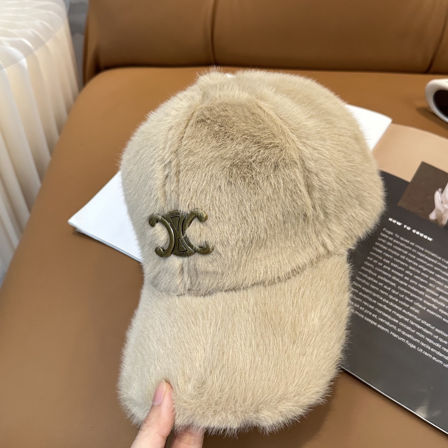 赛琳 CELINE 新款秋冬棒球帽🧢毛绒绒的非常舒服 大牌款超好搭配，闭眼入的一款