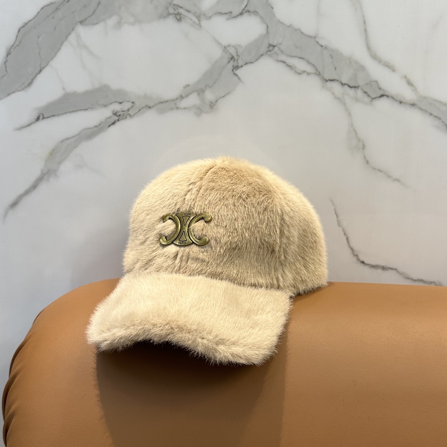 赛琳 CELINE 新款秋冬棒球帽🧢毛绒绒的非常舒服 大牌款超好搭配，闭眼入的一款