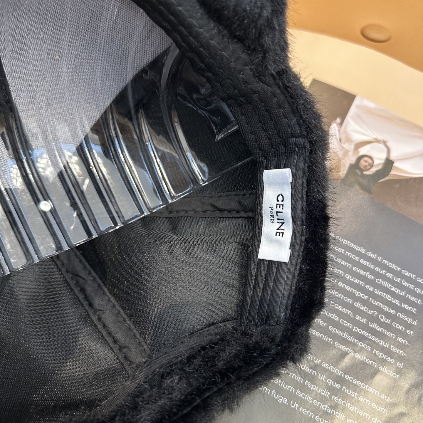 赛琳 CELINE 新款秋冬棒球帽🧢毛绒绒的非常舒服 大牌款超好搭配，闭眼入的一款