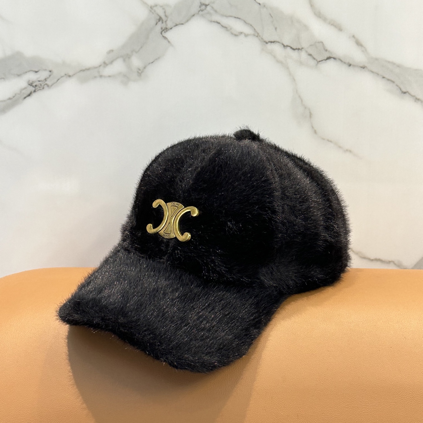 赛琳 CELINE 新款秋冬棒球帽🧢毛绒绒的非常舒服 大牌款超好搭配，闭眼入的一款