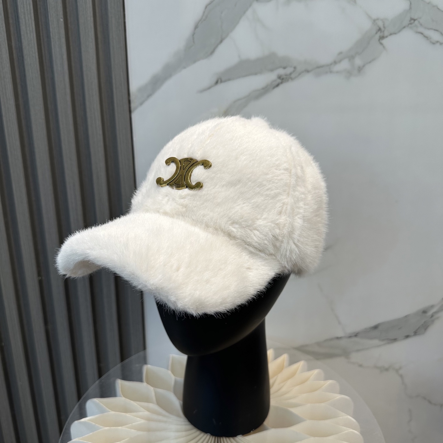 赛琳 CELINE 新款秋冬棒球帽🧢毛绒绒的非常舒服 大牌款超好搭配，闭眼入的一款