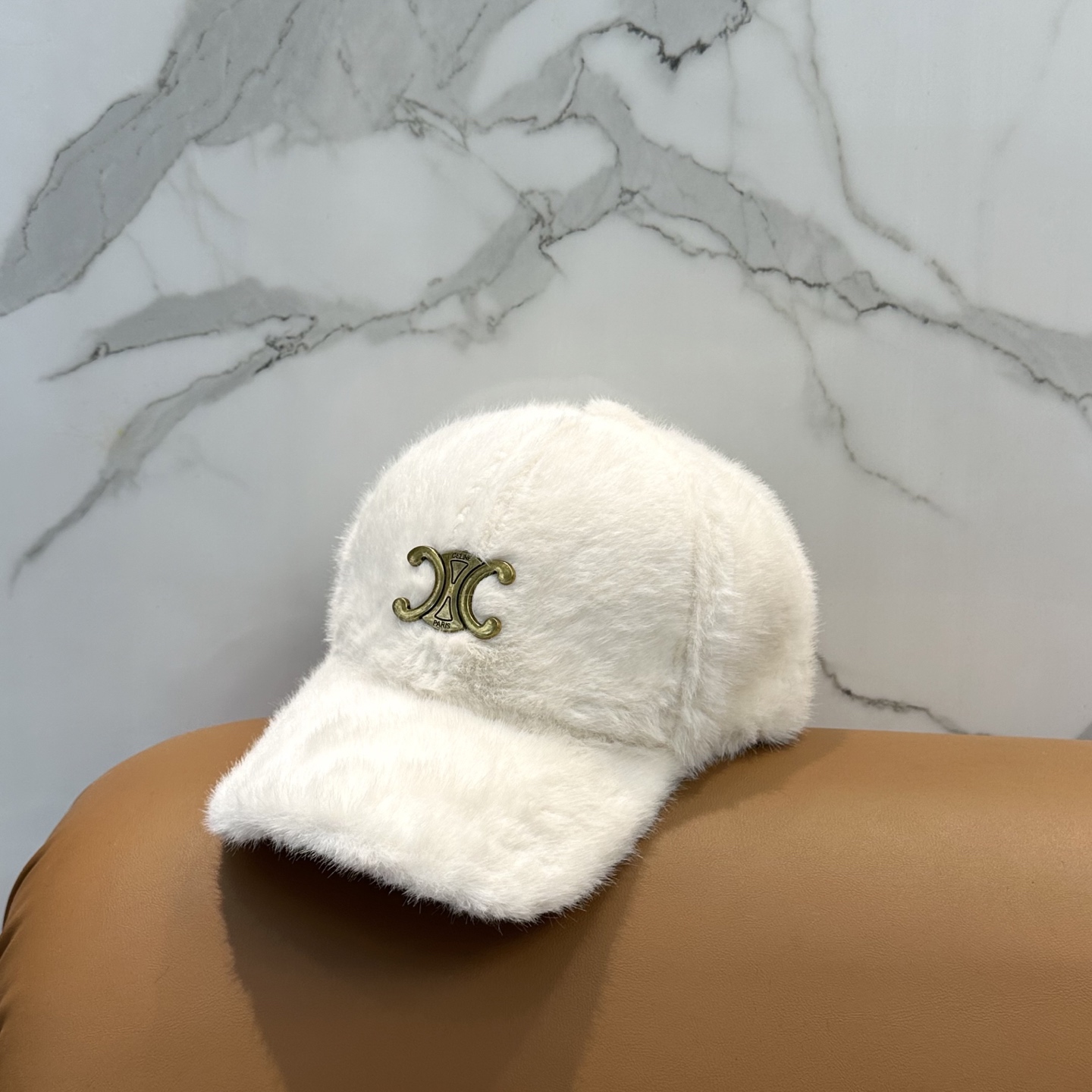 赛琳 CELINE 新款秋冬棒球帽🧢毛绒绒的非常舒服 大牌款超好搭配，闭眼入的一款