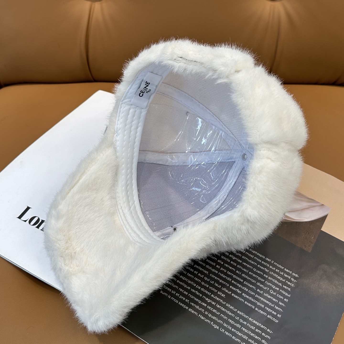 赛琳 CELINE 新款秋冬棒球帽🧢毛绒绒的非常舒服 大牌款超好搭配，闭眼入的一款