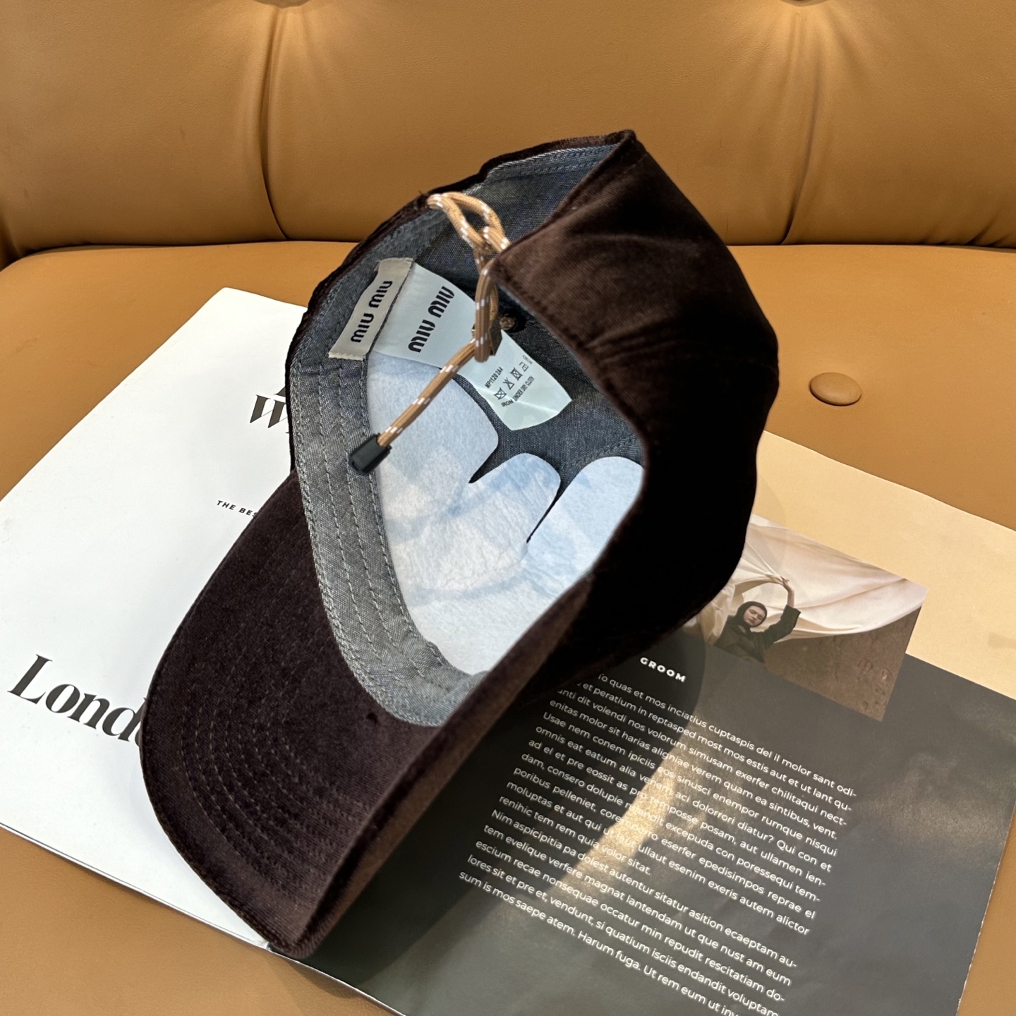 Miu Miu这组丝绒 棒球帽 抽绳设计 ，真的美到失语🥹 深棕复古高级，卡其温柔治愈，丝绒面料自带光泽