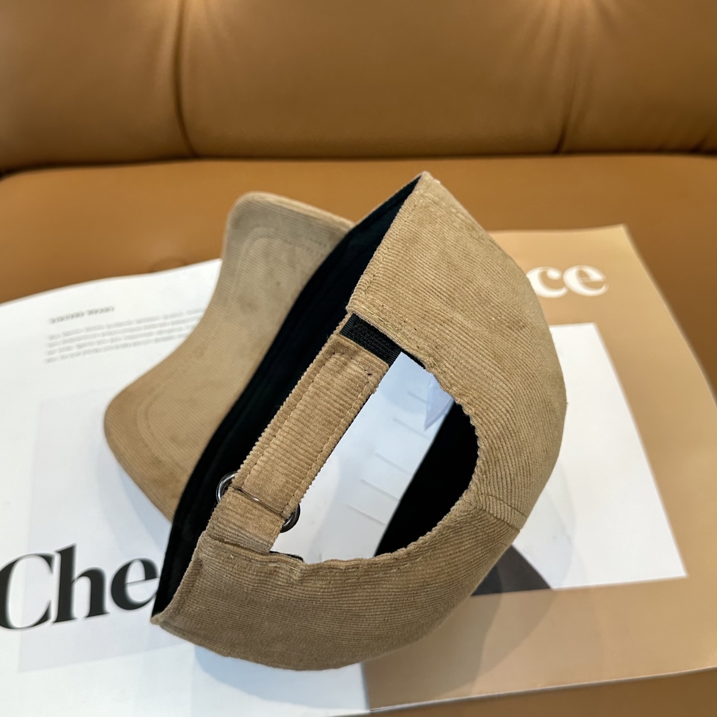 CELIN*·赛琳秋冬 限定凯旋门绣花灯芯绒棒球帽🧢定制的灯芯绒保暖又有氛围感，帽型完全按照定做，大小及