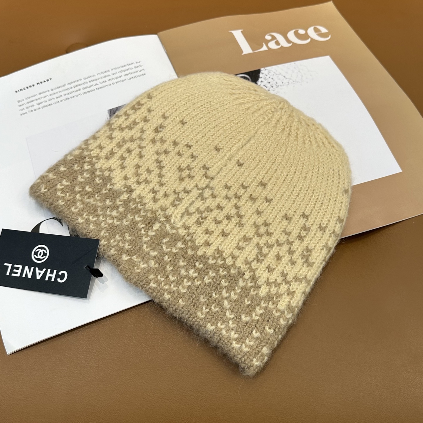 Cha官网品质香奈儿秋冬网红时尚博主推荐款针织帽，藏着不动声色的高级感，每一处线条都透着利落大方，简约而