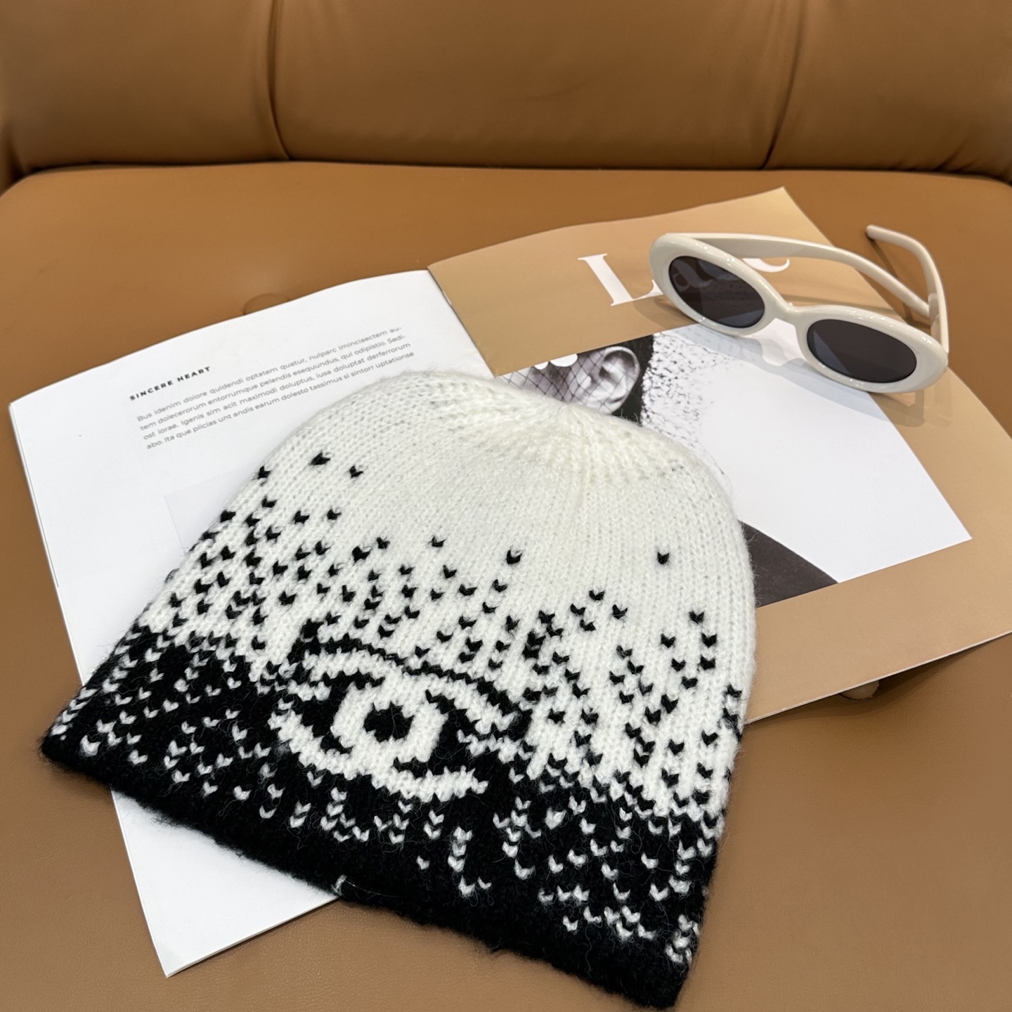 Cha官网品质香奈儿秋冬网红时尚博主推荐款针织帽，藏着不动声色的高级感，每一处线条都透着利落大方，简约而