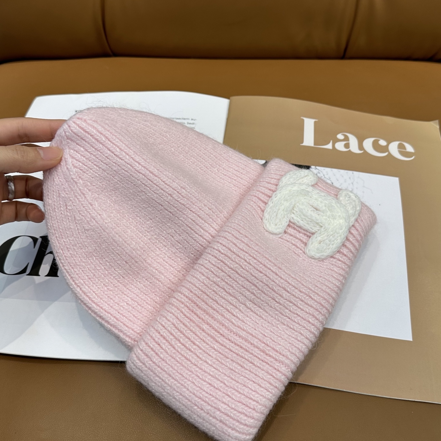 香奈儿CHANEL 小香爆款针织帽！小红书新品发布，太🉑️了，高弹面料 经典色系，男女同款哦