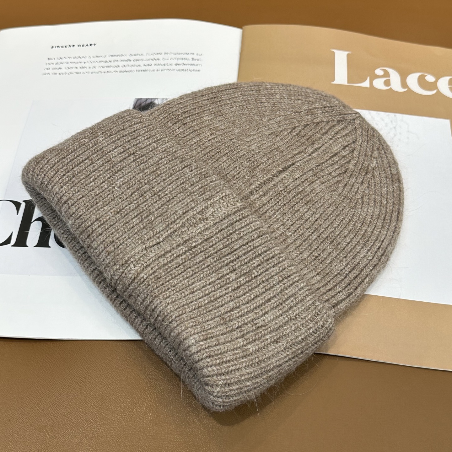 香奈儿CHANEL 小香爆款针织帽！小红书新品发布，太🉑️了，高弹面料 经典色系，男女同款哦